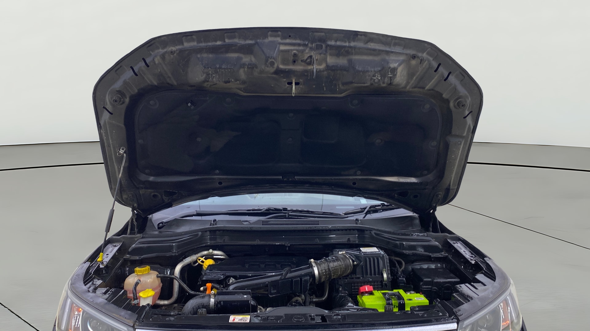 View 2019 Mahindra XUV300 W4 Petrol BS IV Image 20 Used 2019 Mahindra XUV300 W4 Petrol BS IV Image 20