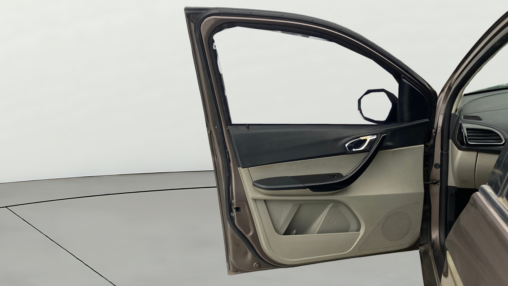 View 2020 Tata Tiago Revotorq XB Image 30 Used 2020 Tata Tiago Revotorq XB Image 30