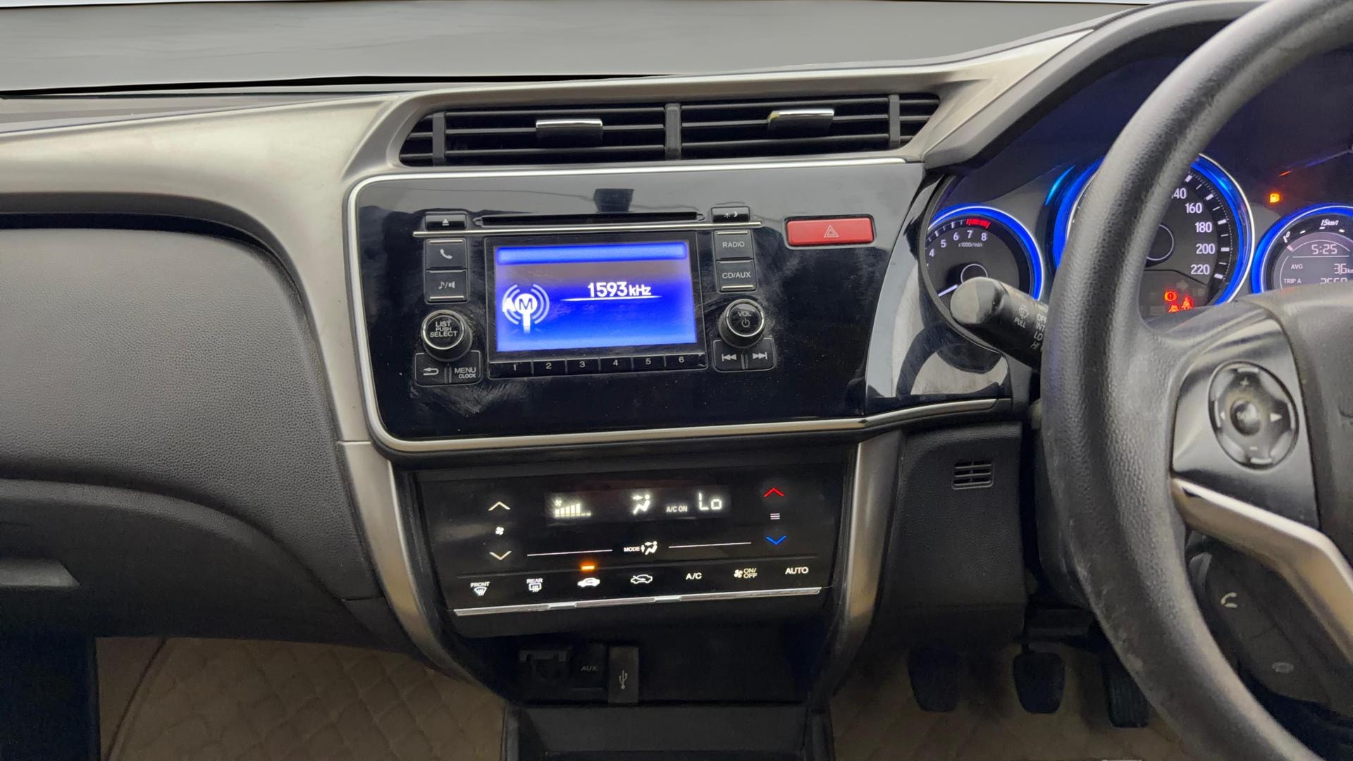 View 2015 Honda City ZX MT Diesel Anniversary Edition Image 32 Used 2015 Honda City ZX MT Diesel Anniversary Edition Image 32