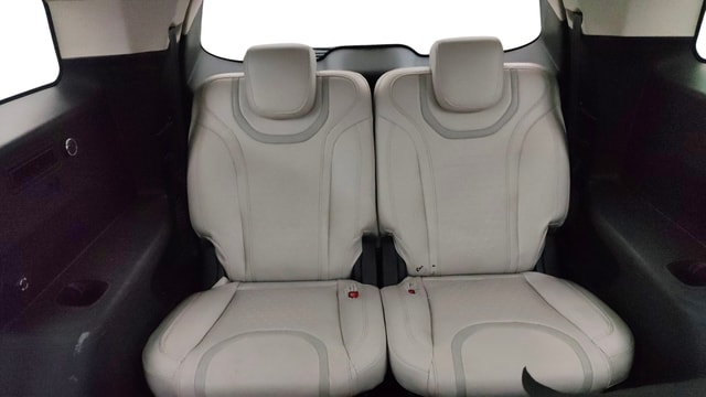 View Mahindra XUV700 Image 13 Used Mahindra XUV700 Image 13