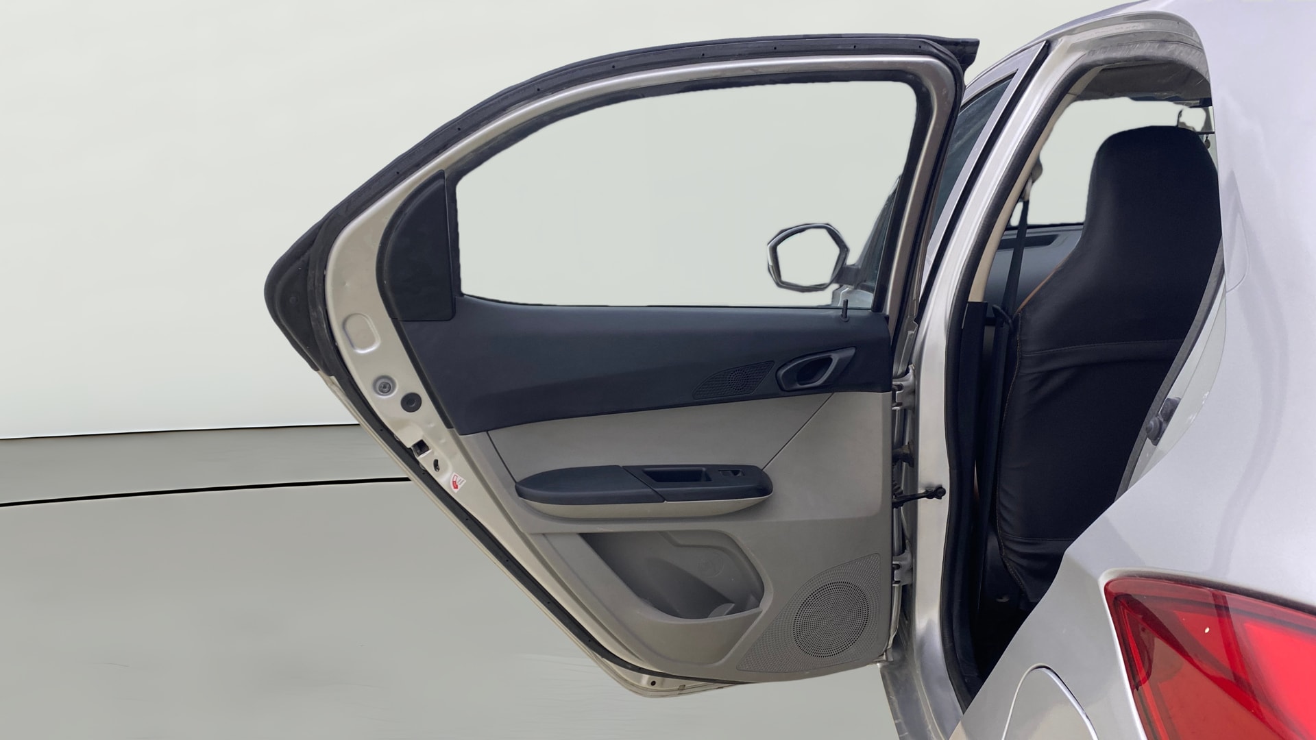View 2018 Tata Tiago Revotorq XB Image 22 Used 2018 Tata Tiago Revotorq XB Image 22