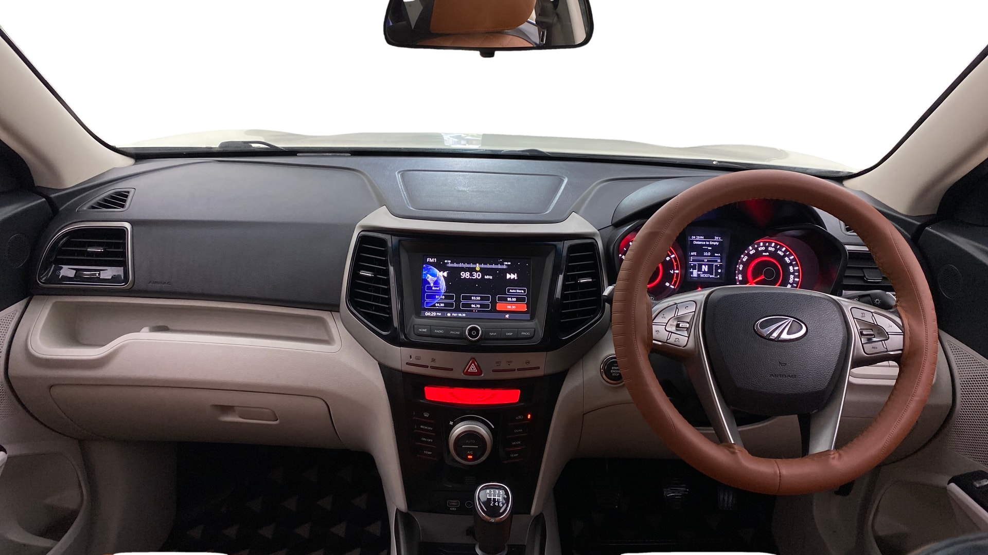 View 2021 Mahindra XUV300 W4 Petrol BS IV Image 31 Used 2021 Mahindra XUV300 W4 Petrol BS IV Image 31