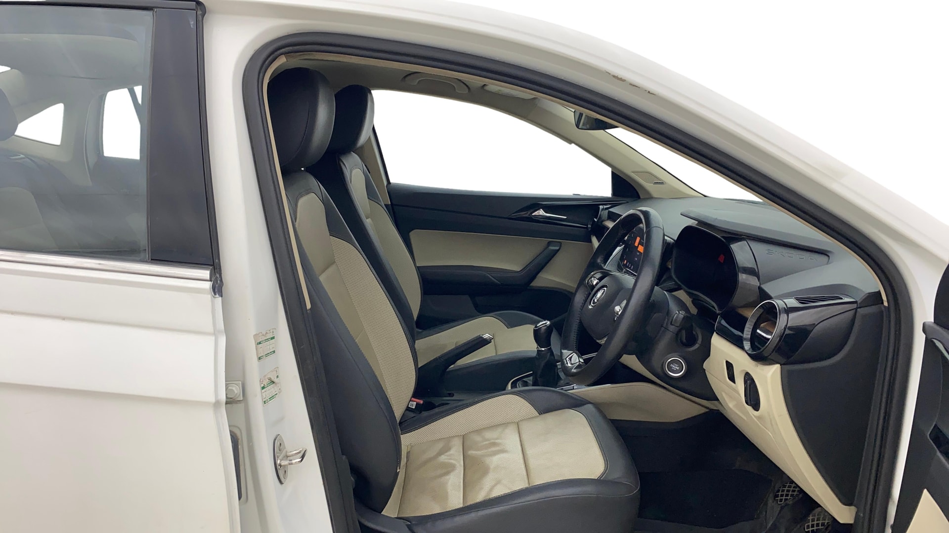 View 2022 Skoda Slavia Style 1.0 TSI MT Image 18 Used 2022 Skoda Slavia Style 1.0 TSI MT Image 18