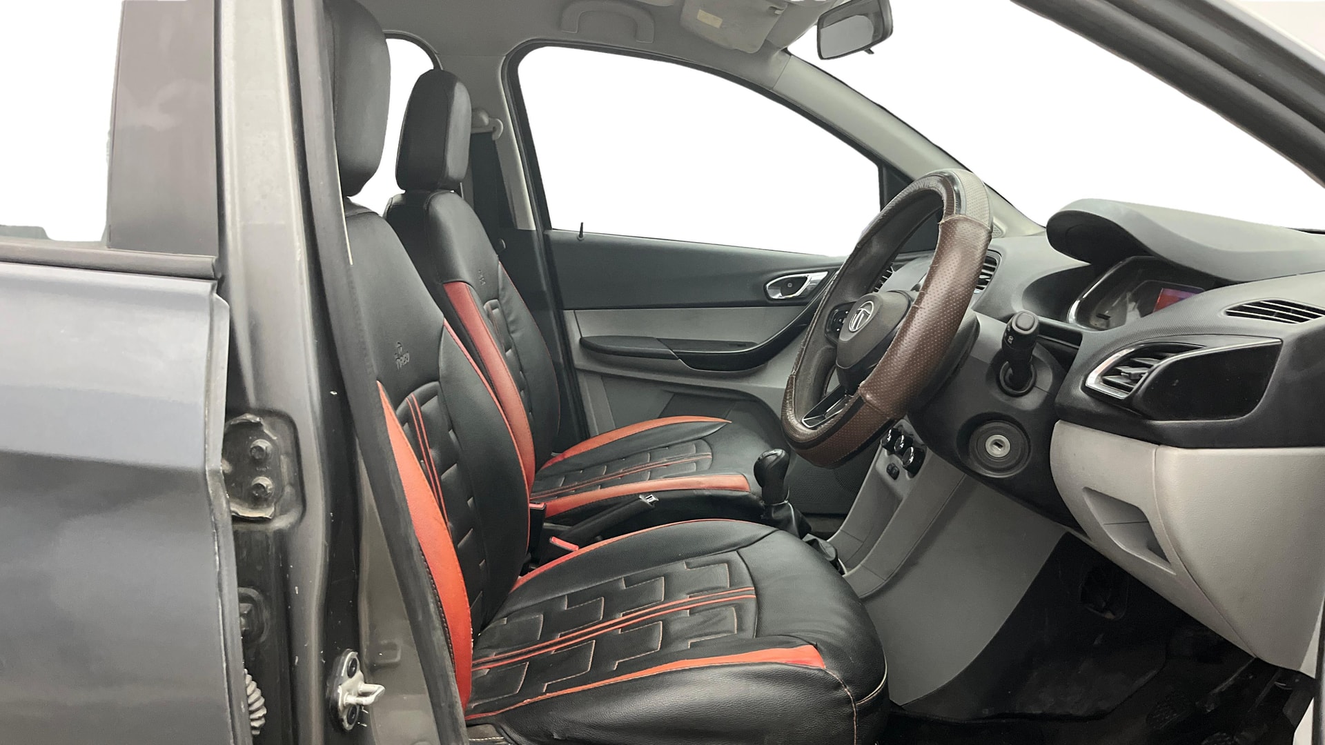 View 2020 Tata Tiago Revotorq XB Image 16 Used 2020 Tata Tiago Revotorq XB Image 16