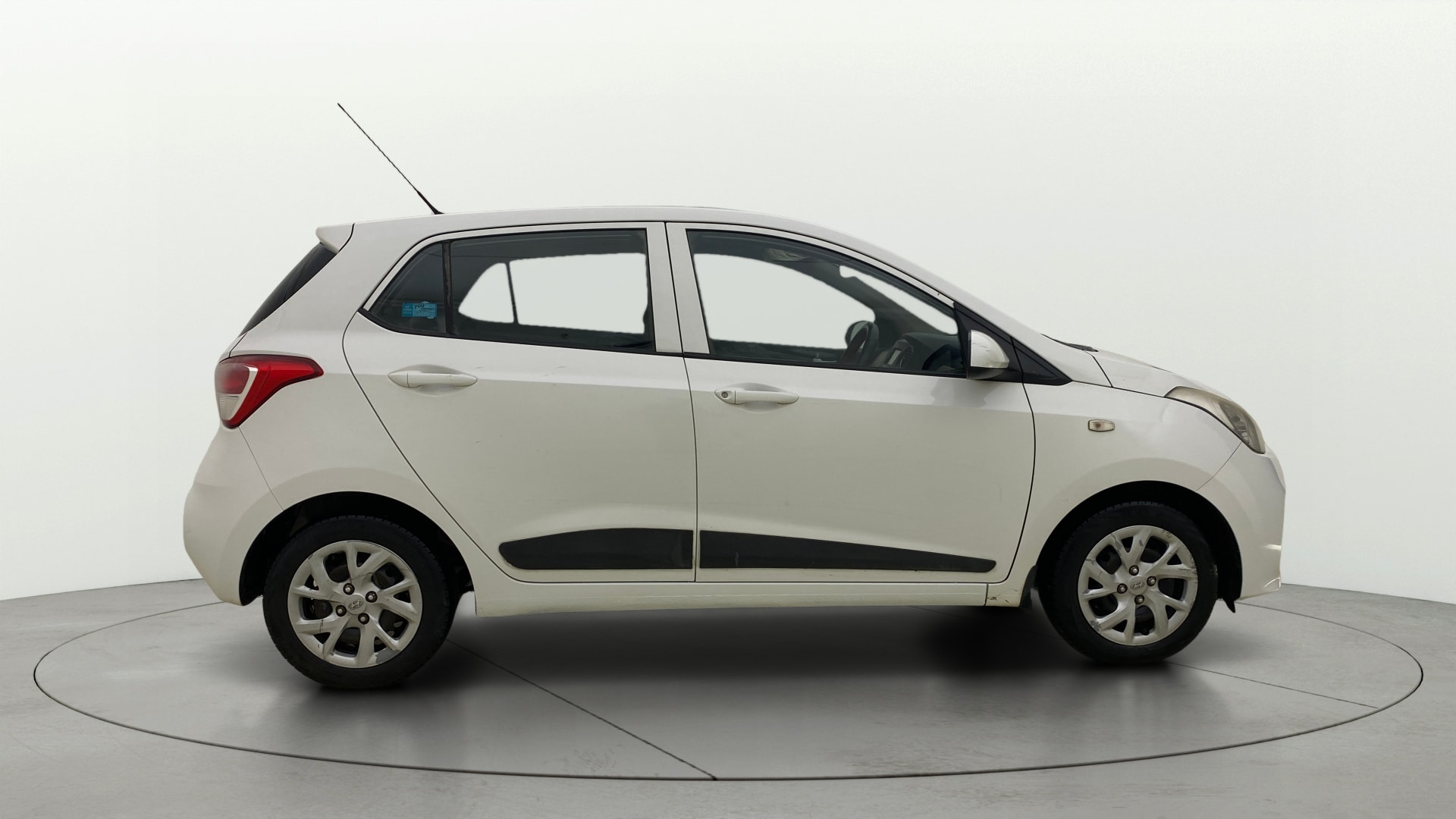 View 2018 Hyundai Grand i10 1.2 Sportz Diesel Image 8 Used 2018 Hyundai Grand i10 1.2 Sportz Diesel Image 8
