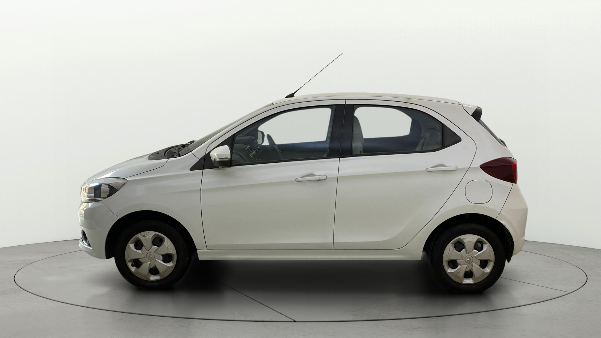 View 2016 Tata Tiago Revotorq XB Image 5 Used 2016 Tata Tiago Revotorq XB Image 5