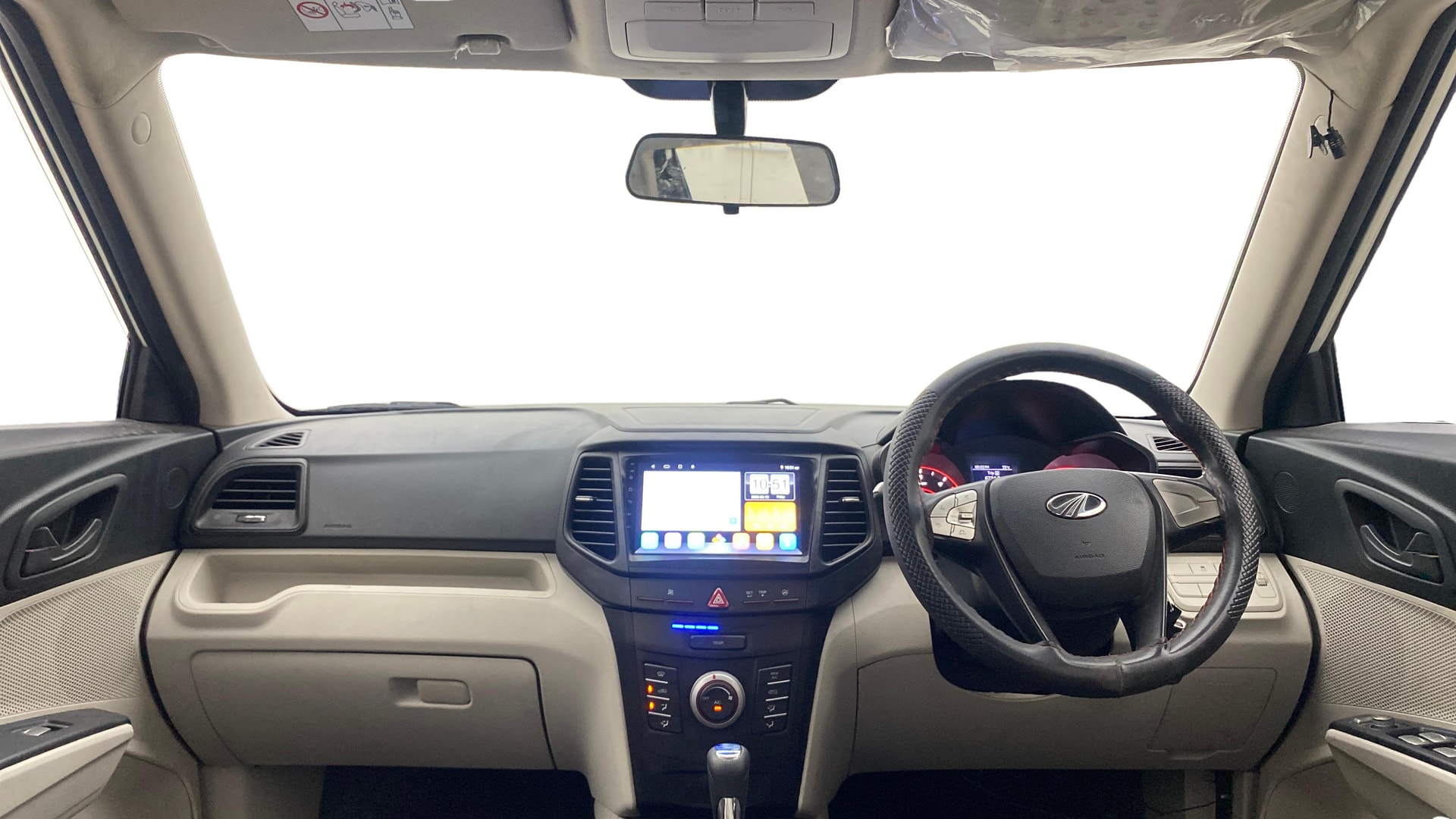 View 2022 Mahindra XUV300 W4 Petrol BS IV Image 15 Used 2022 Mahindra XUV300 W4 Petrol BS IV Image 15