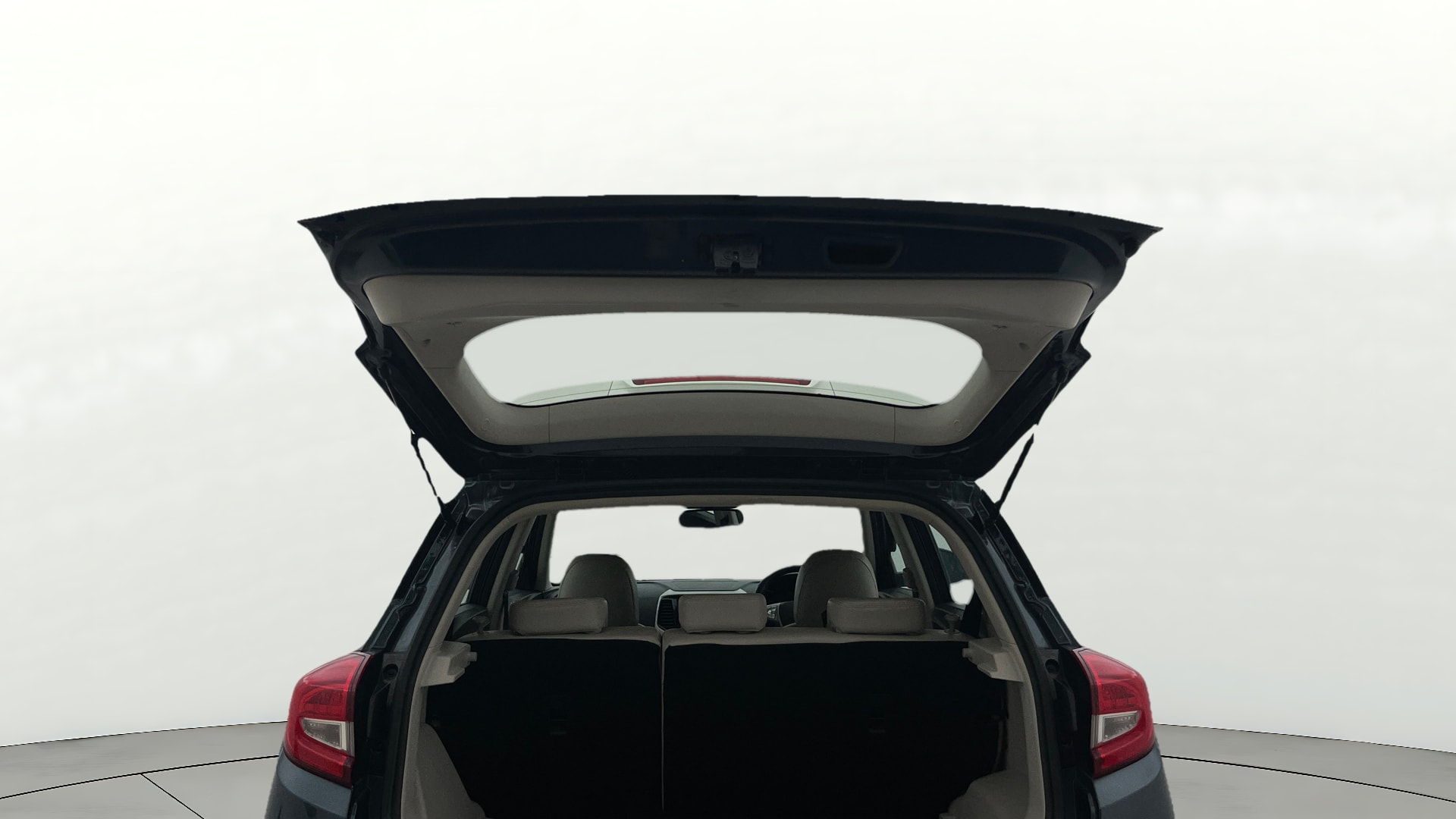 View 2021 Mahindra XUV300 W4 Petrol BS IV Image 32 Used 2021 Mahindra XUV300 W4 Petrol BS IV Image 32