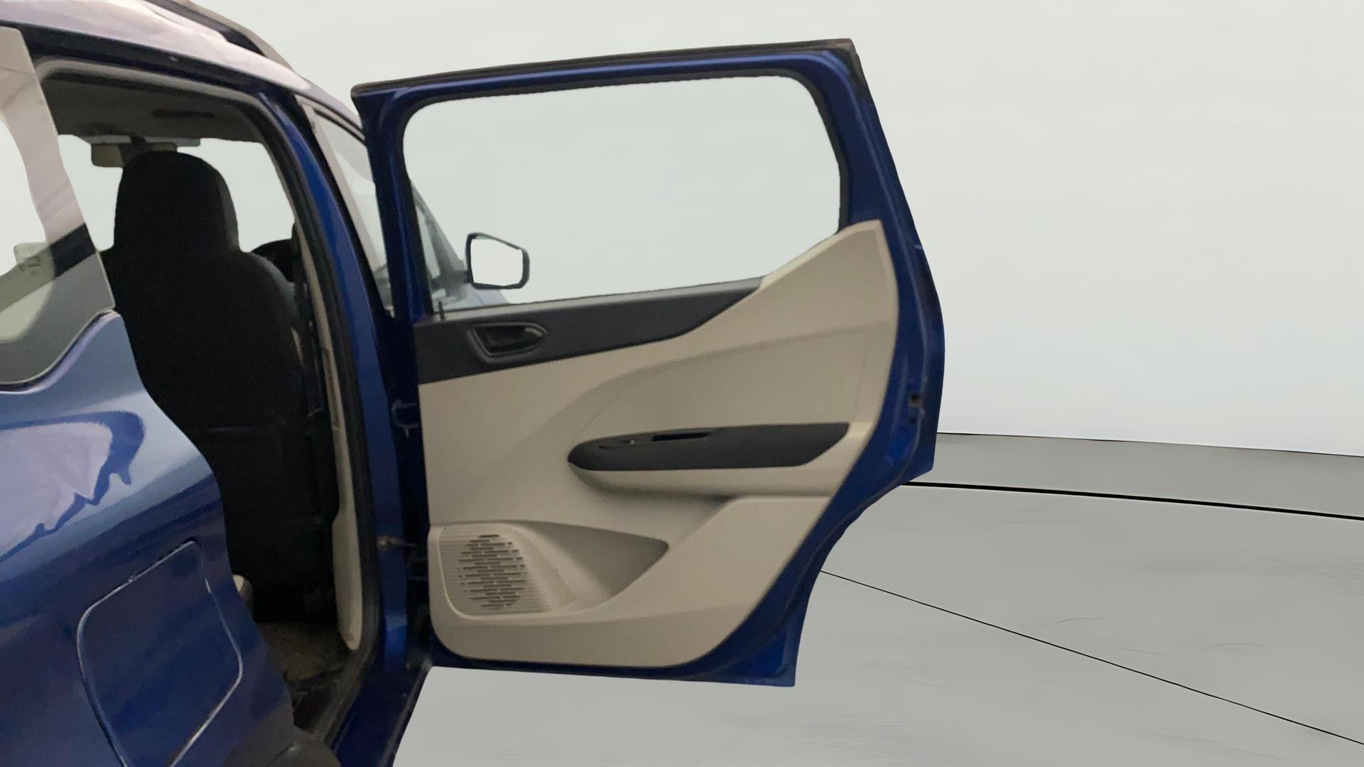 View 2020 Renault Triber RXZ Image 5 Used 2020 Renault Triber RXZ Image 5