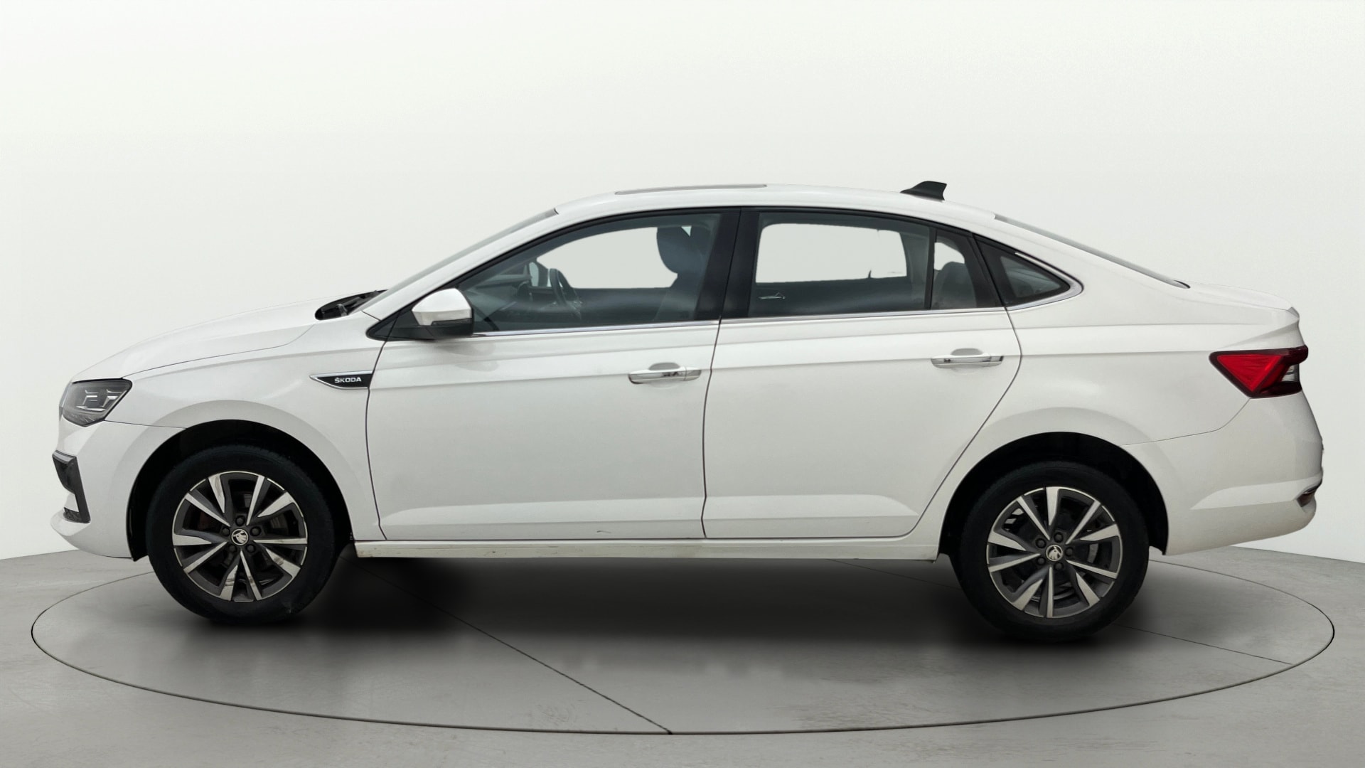 View 2023 Skoda Slavia Style 1.0 TSI AT Image 6 Used 2023 Skoda Slavia Style 1.0 TSI AT Image 6