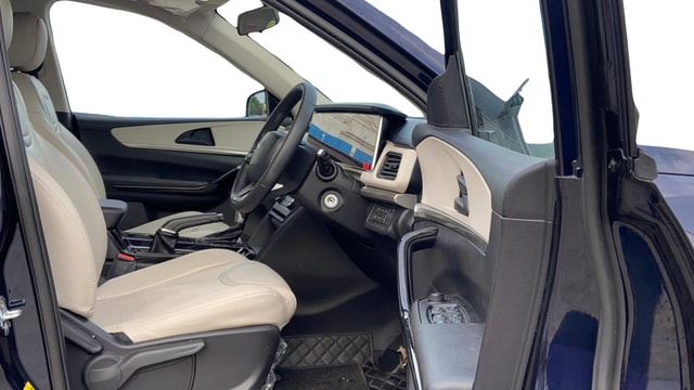 View Mahindra XUV700 Image 26 Used Mahindra XUV700 Image 26