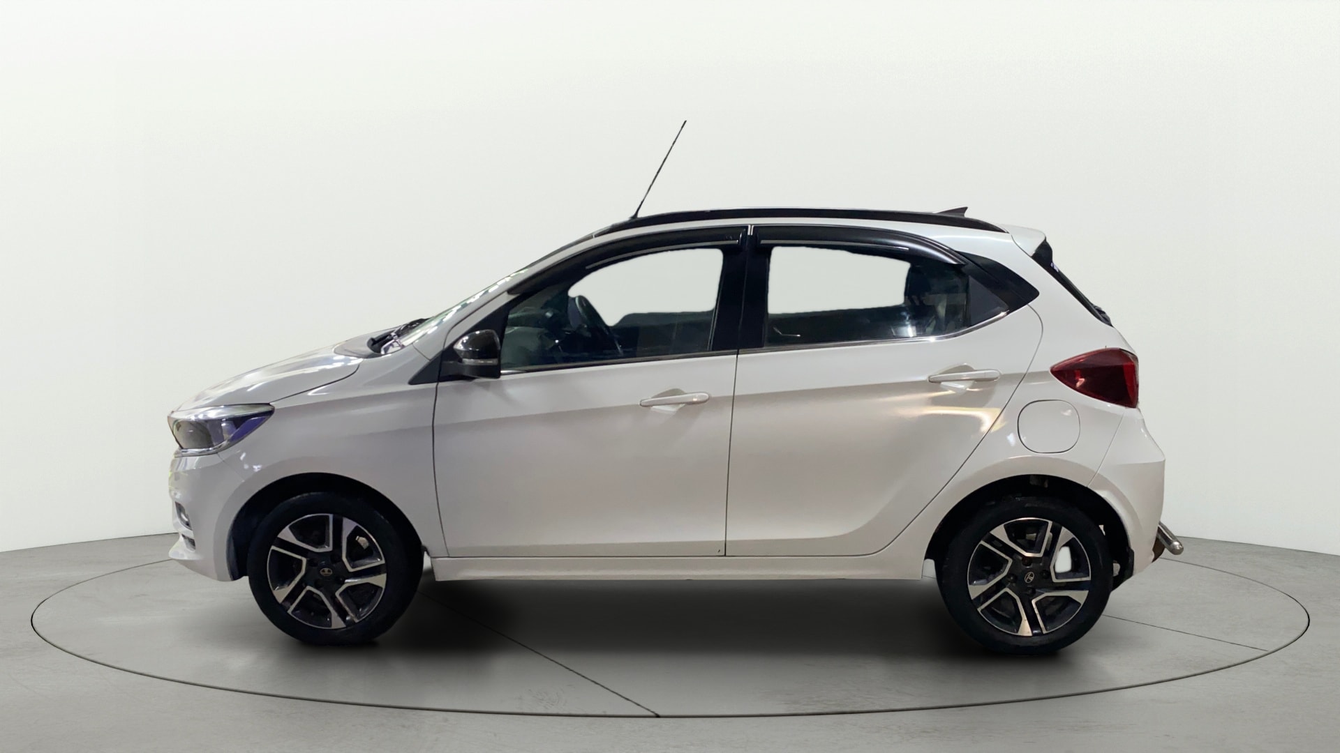 View 2021 Tata Tiago Revotorq XB Image 5 Used 2021 Tata Tiago Revotorq XB Image 5