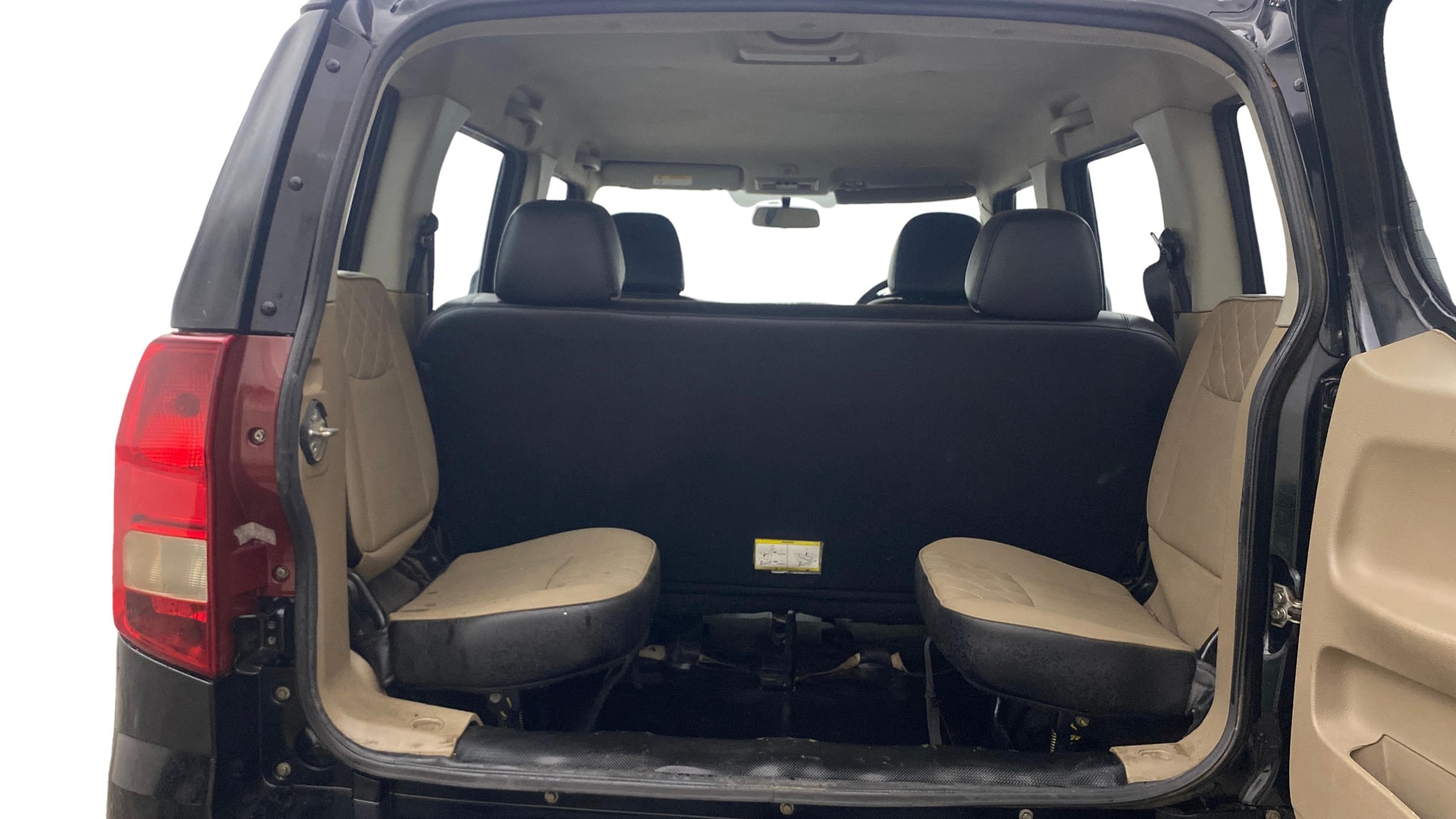 View 2018 Mahindra TUV300 T10 100HP AMT Image 13 Used 2018 Mahindra TUV300 T10 100HP AMT Image 13