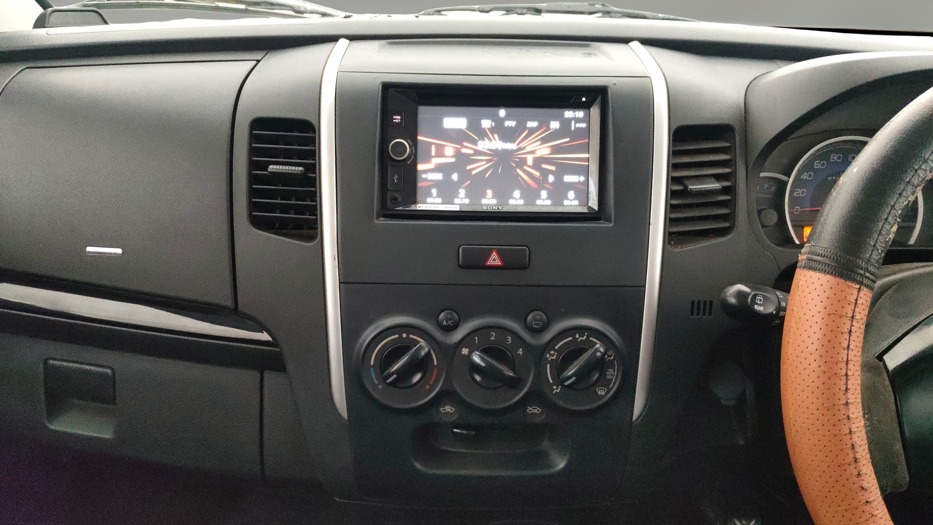 View 2014 Maruti Suzuki Stingray LXI Image 17 Used 2014 Maruti Suzuki Stingray LXI Image 17