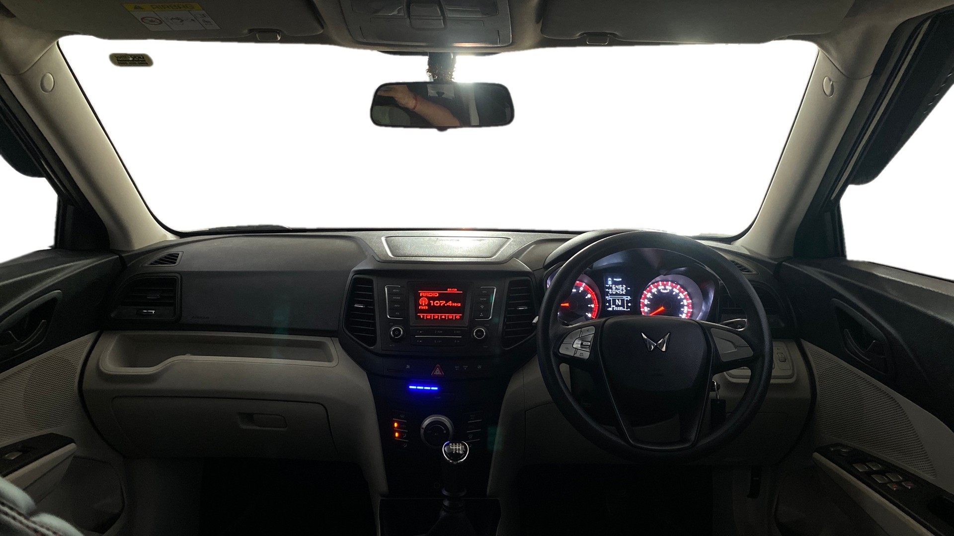 View 2024 Mahindra XUV300 W4 Petrol BS IV Image 15 Used 2024 Mahindra XUV300 W4 Petrol BS IV Image 15
