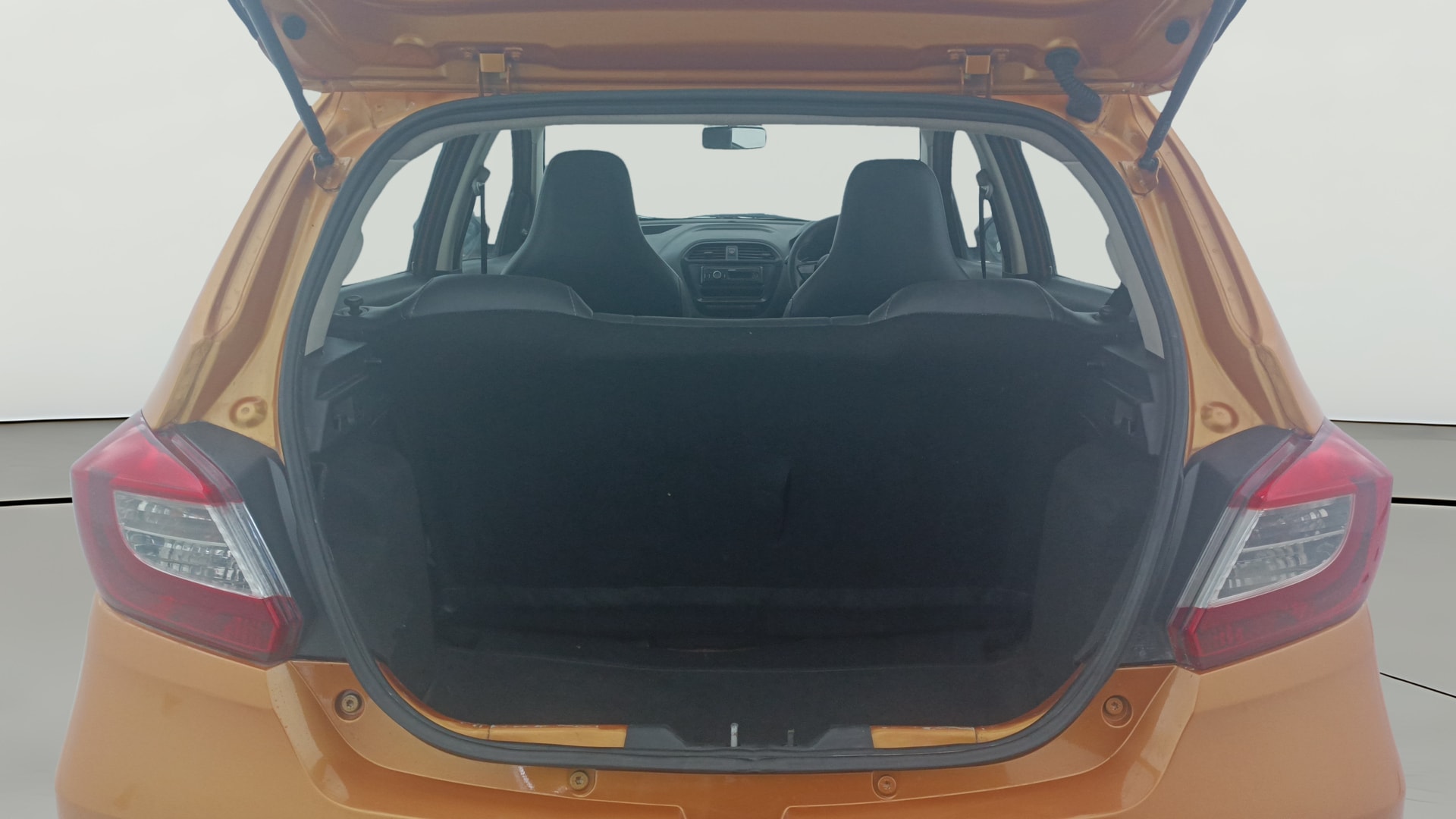 View 2018 Tata Tiago Revotorq XB Image 37 Used 2018 Tata Tiago Revotorq XB Image 37
