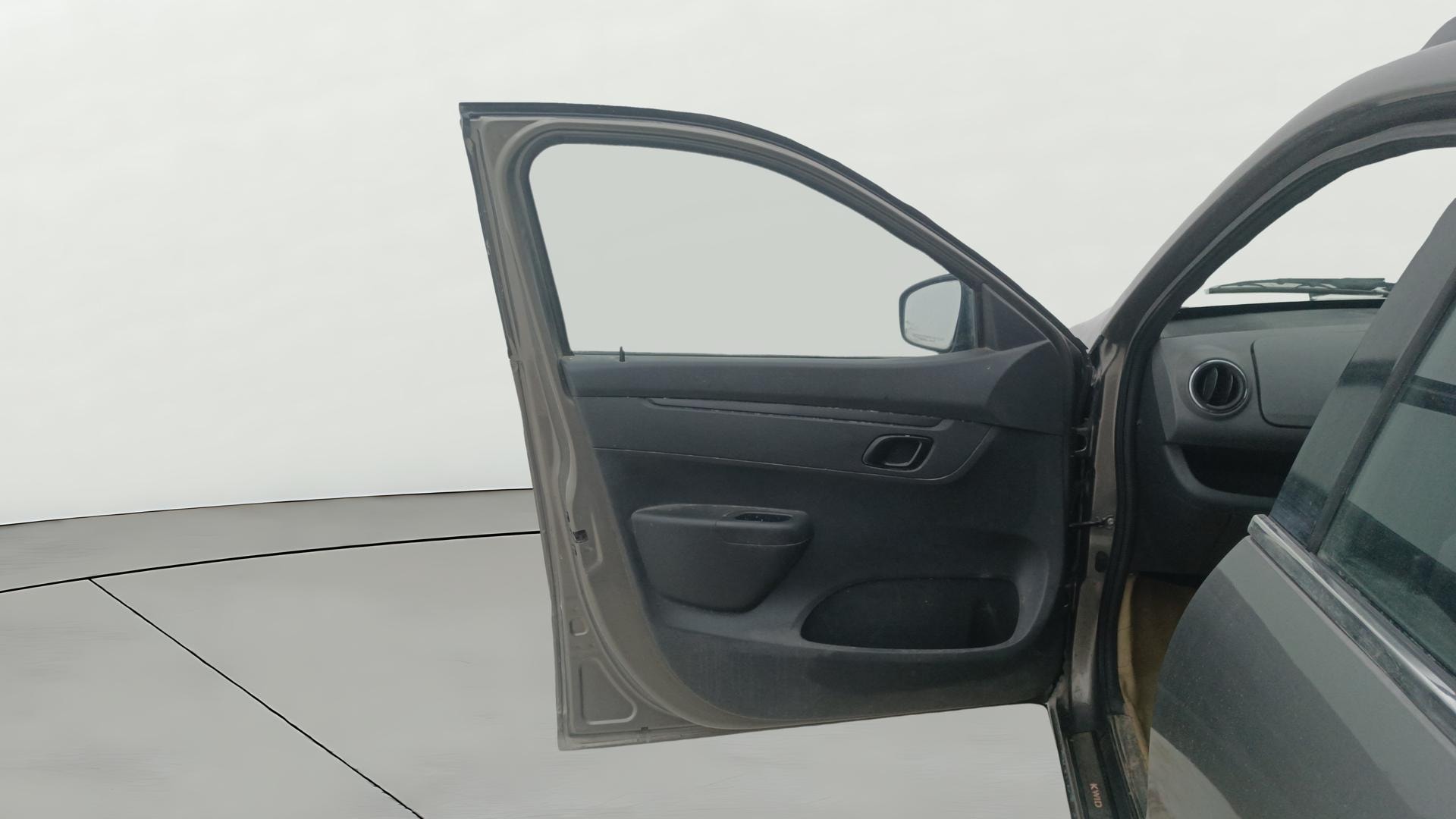 View 2016 Renault Kwid RXL 1.0 BS IV Image 30 Used 2016 Renault Kwid RXL 1.0 BS IV Image 30