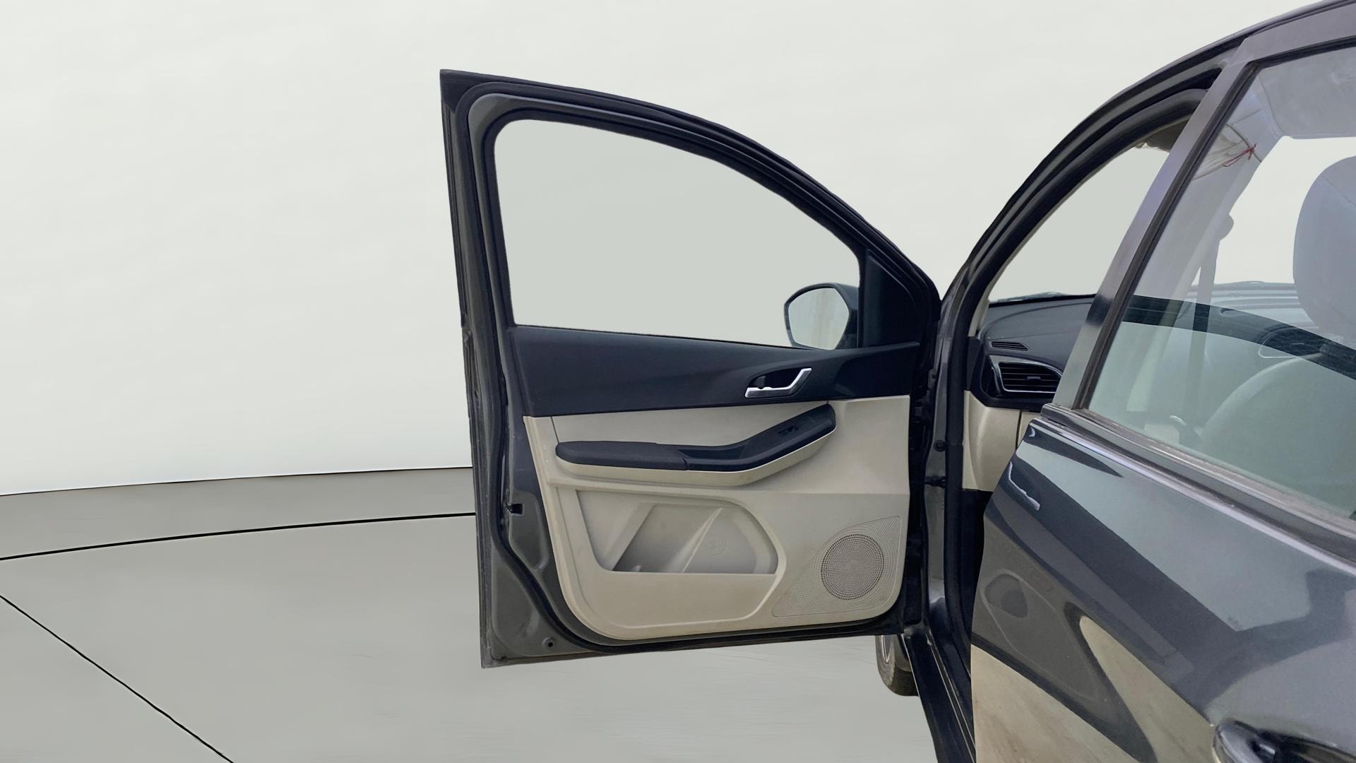 View 2023 Tata Tiago Revotorq XB Image 31 Used 2023 Tata Tiago Revotorq XB Image 31