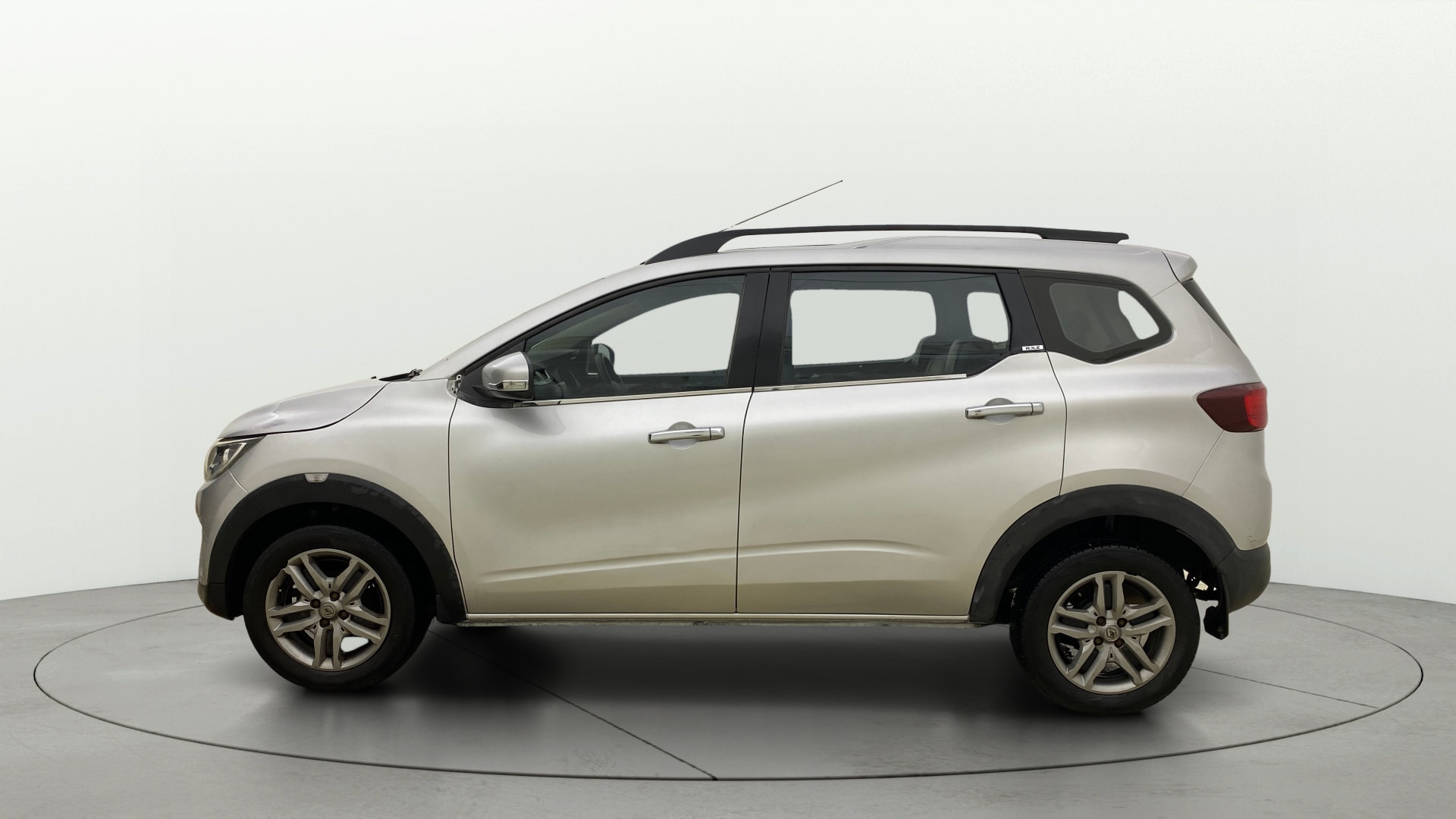 View 2020 Renault Triber RXZ Image 5 Used 2020 Renault Triber RXZ Image 5