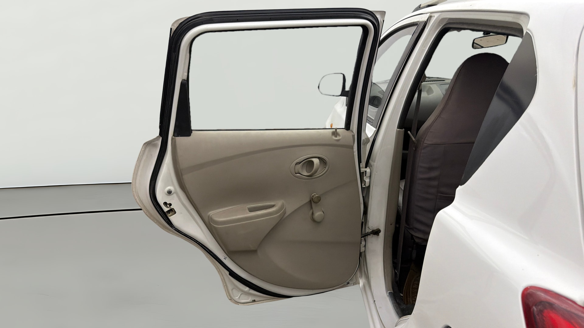 View 2014 Datsun Go T Image 22 Used 2014 Datsun Go T Image 22