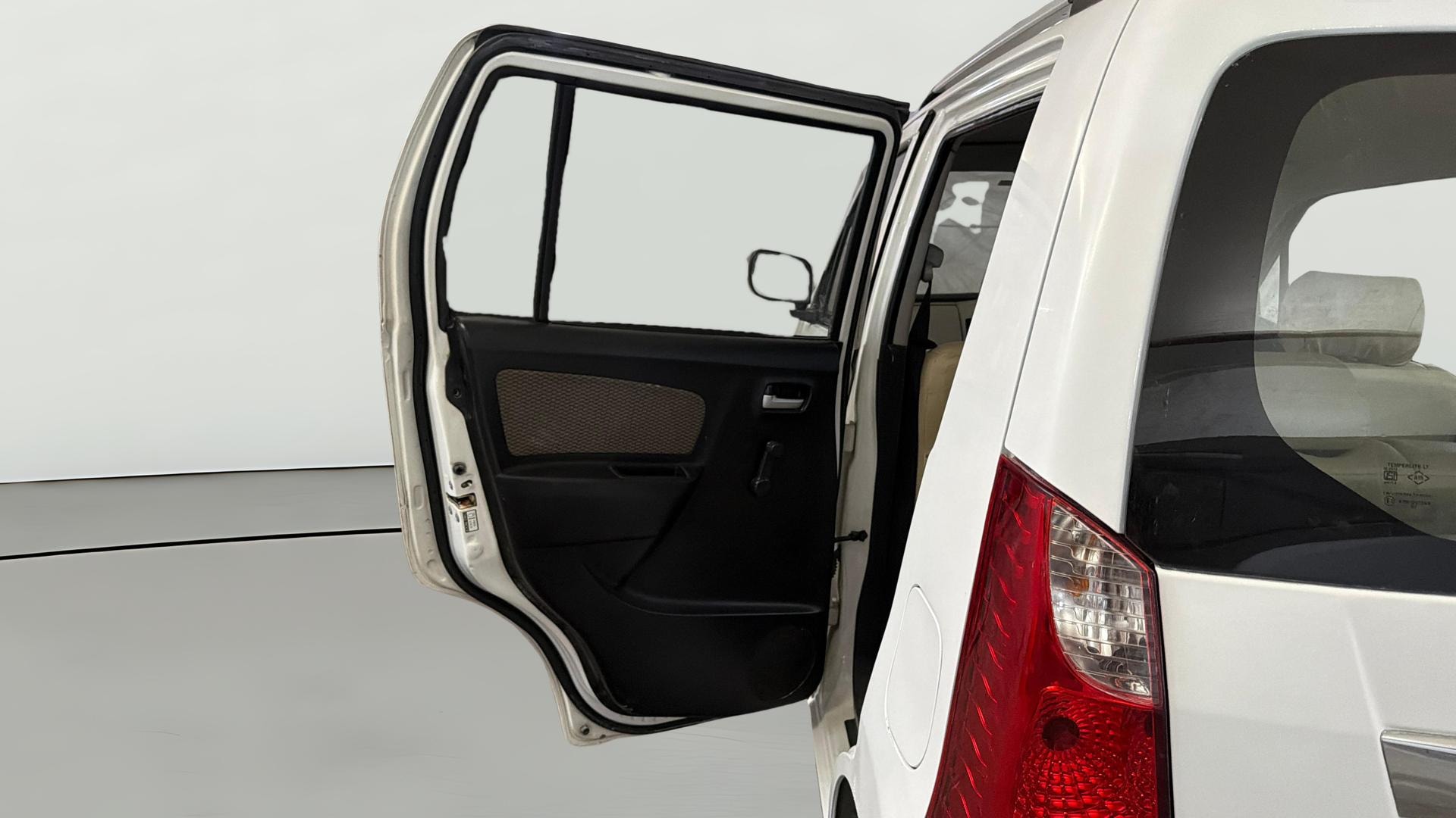View 2015 Maruti Suzuki 1000 Base Variant Image 22 Used 2015 Maruti Suzuki 1000 Base Variant Image 22