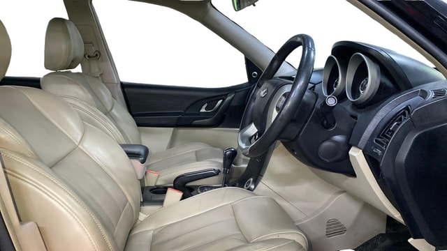 View Mahindra XUV500 Image 19 Used Mahindra XUV500 Image 19