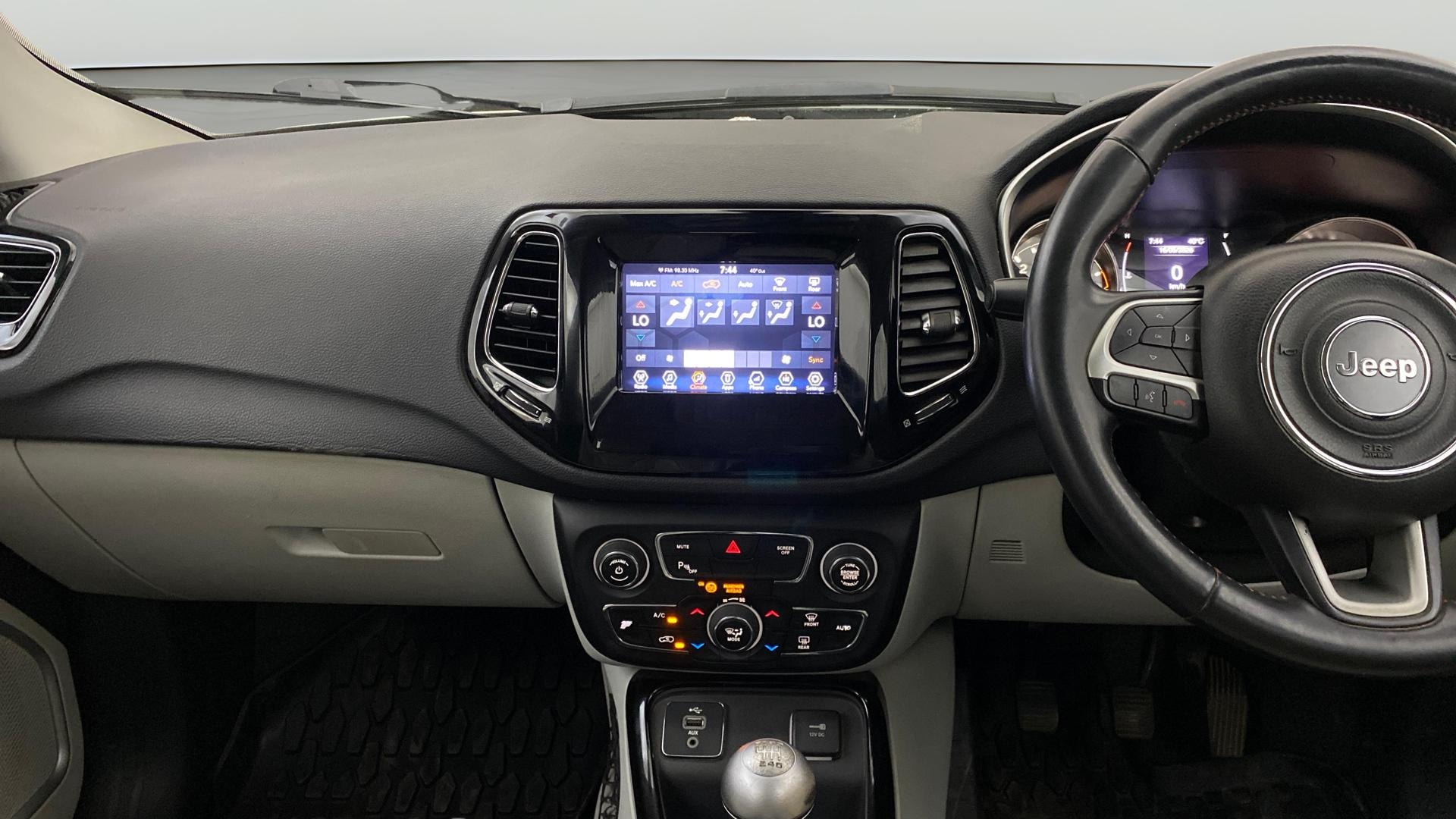 View 2017 Jeep Compass Limited 4X4 2.0 Diesel BS IV Image 17 Used 2017 Jeep Compass Limited 4X4 2.0 Diesel BS IV Image 17