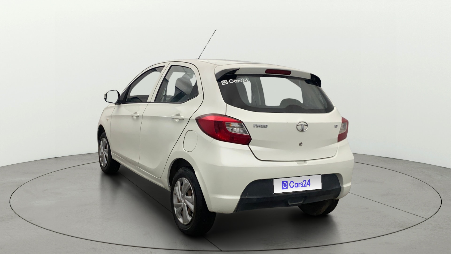 View 2018 Tata Tiago Revotorq XB Image 2 Used 2018 Tata Tiago Revotorq XB Image 2