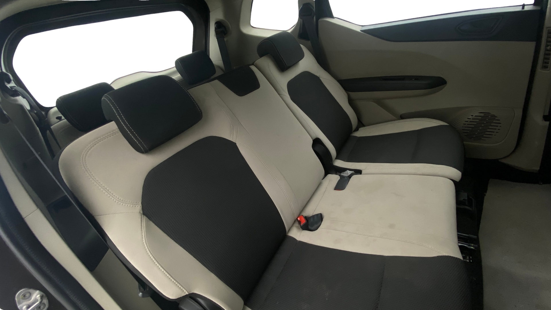 View 2023 Renault Triber RXT Image 29 Used 2023 Renault Triber RXT Image 29