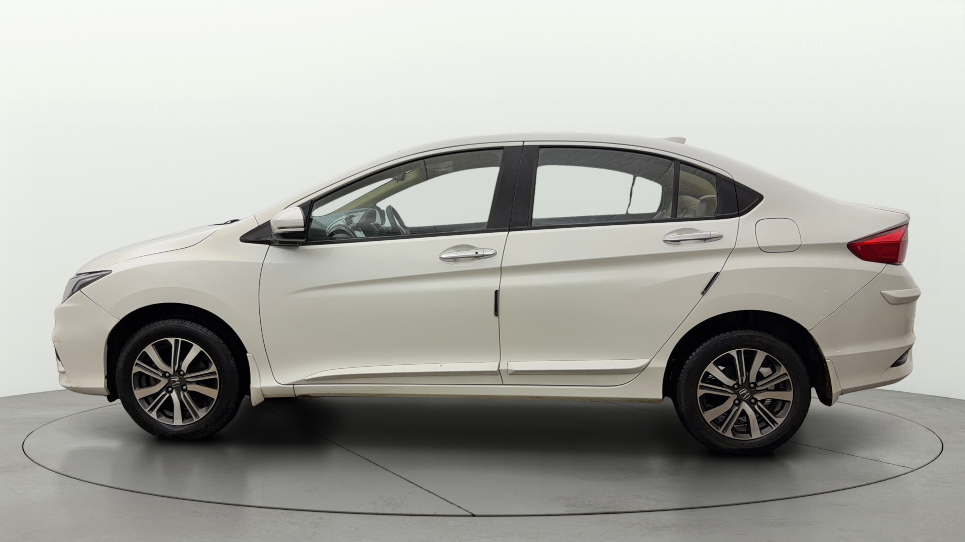 View 2018 Honda City ZX MT Diesel Anniversary Edition Image 26 Used 2018 Honda City ZX MT Diesel Anniversary Edition Image 26