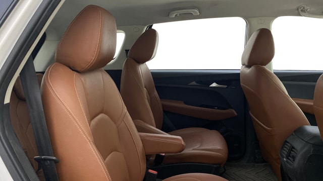 View MG Hector Plus Image 30 Used MG Hector Plus Image 30