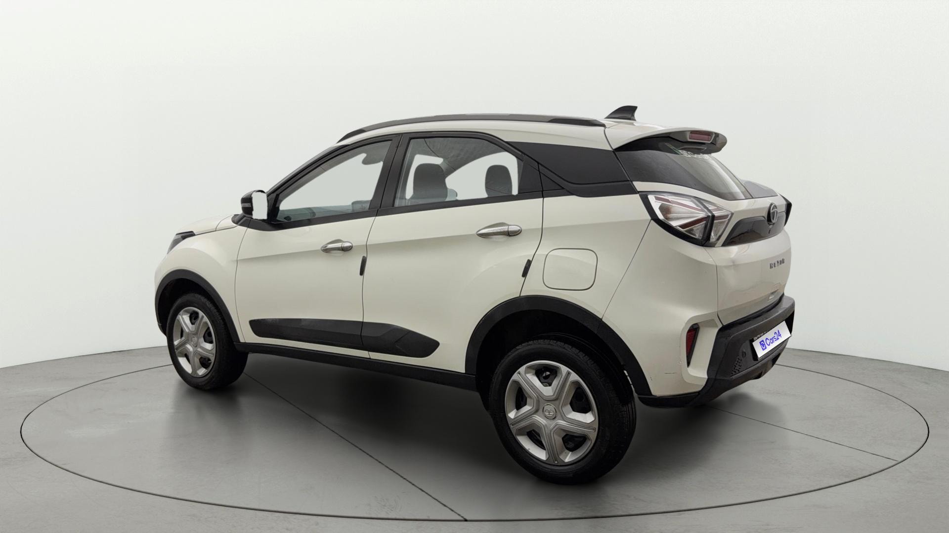 View 2023 Tata Nexon Revotron XE Image 2 Used 2023 Tata Nexon Revotron XE Image 2