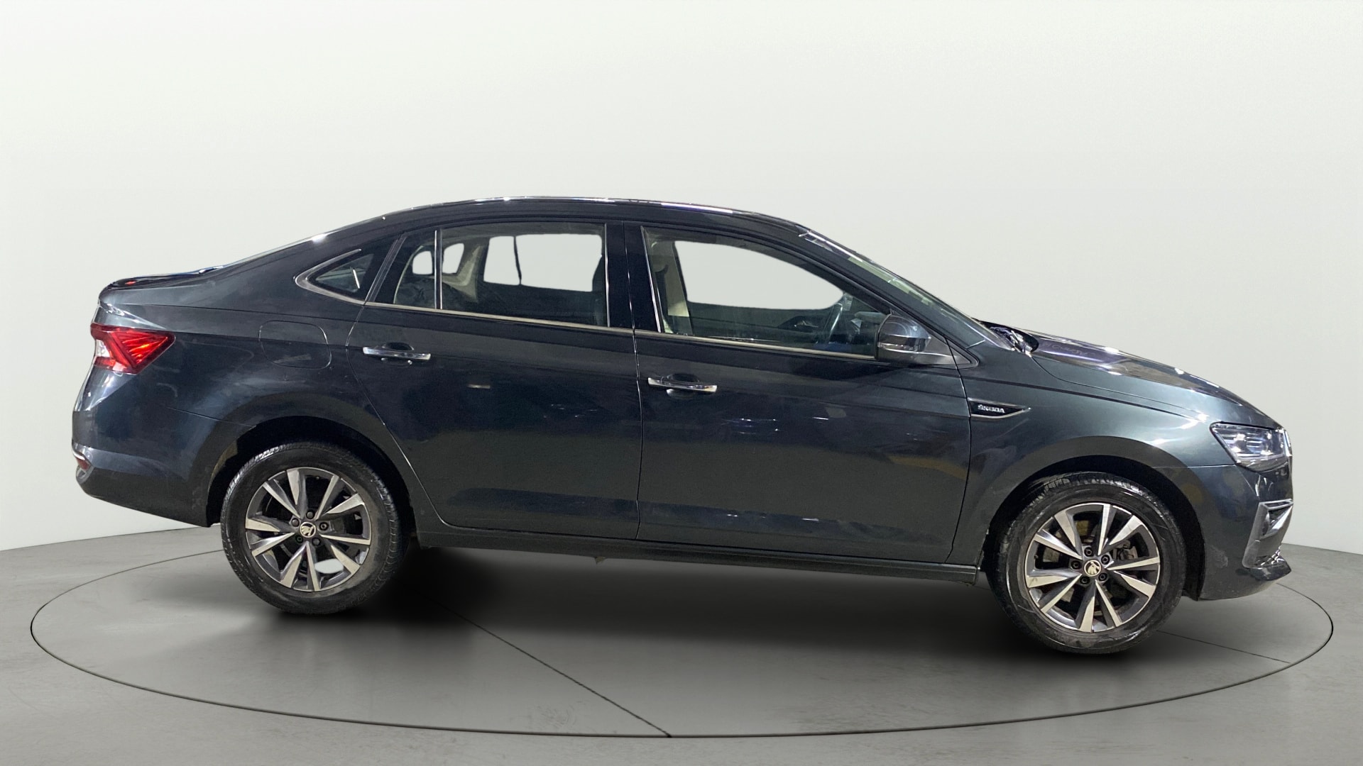View 2023 Skoda Slavia Style 1.5 TSI MT Image 8 Used 2023 Skoda Slavia Style 1.5 TSI MT Image 8