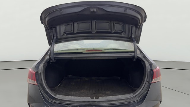 View Hyundai Verna Image 40 Used Hyundai Verna Image 40