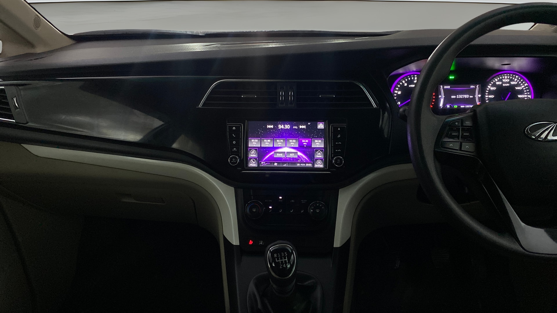 View 2018 Mahindra Marazzo M6 8-Seater Image 18 Used 2018 Mahindra Marazzo M6 8-Seater Image 18