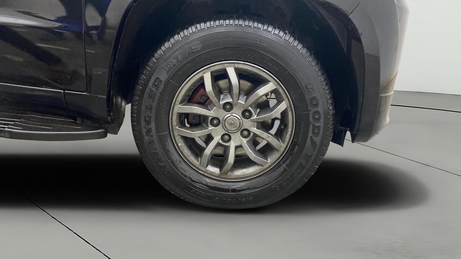 View 2018 Mahindra TUV300 T10 100HP AMT Image 40 Used 2018 Mahindra TUV300 T10 100HP AMT Image 40