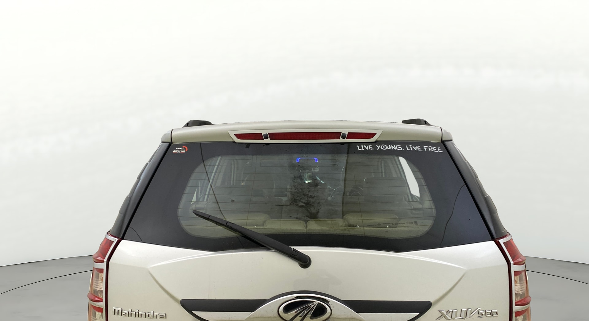 View 2017 Mahindra XUV500 W10 FWD Image 4 Used 2017 Mahindra XUV500 W10 FWD Image 4