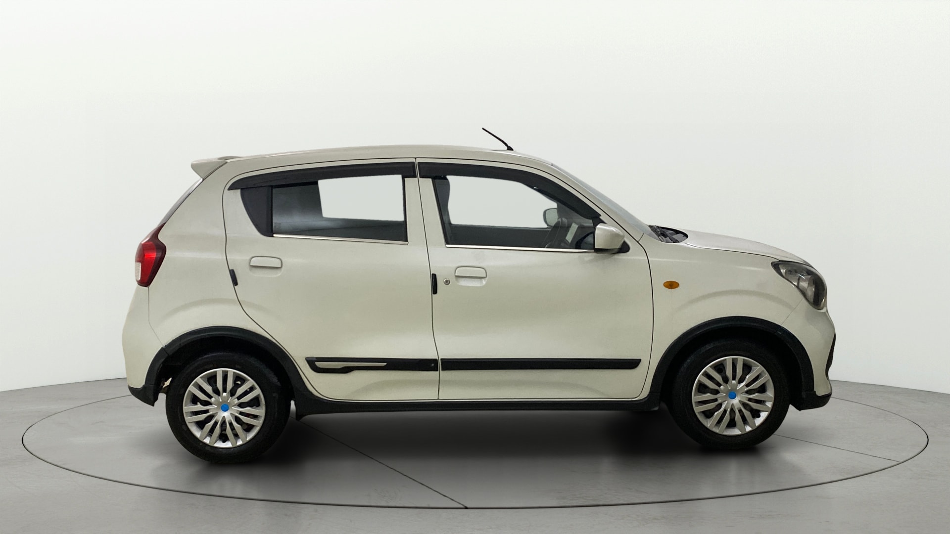 View 2022 Maruti Suzuki 1000 Base Variant Image 8 Used 2022 Maruti Suzuki 1000 Base Variant Image 8