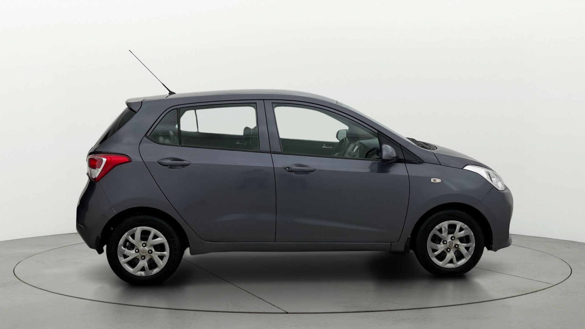View 2017 Hyundai Grand i10 Sportz 1.2 Kappa Image 9 Used 2017 Hyundai Grand i10 Sportz 1.2 Kappa Image 9