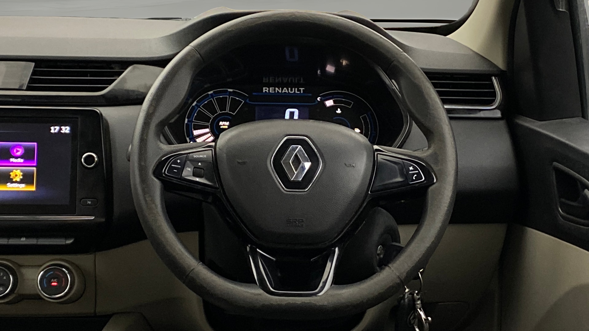 View 2022 Renault Triber RXT Image 21 Used 2022 Renault Triber RXT Image 21