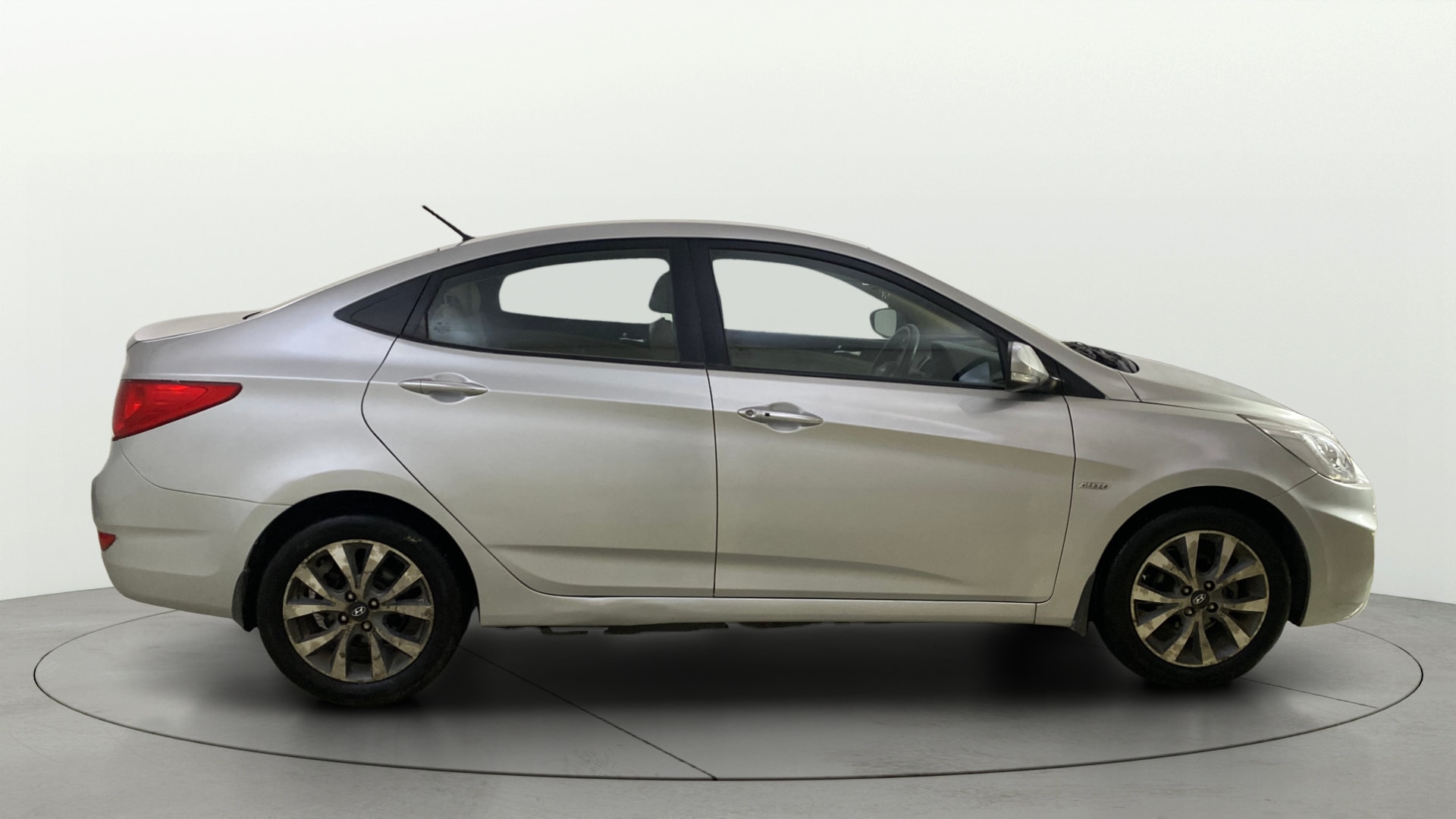 View 2013 Hyundai Fluidic Verna 1.6 VTVT SX AT Image 8 Used 2013 Hyundai Fluidic Verna 1.6 VTVT SX AT Image 8