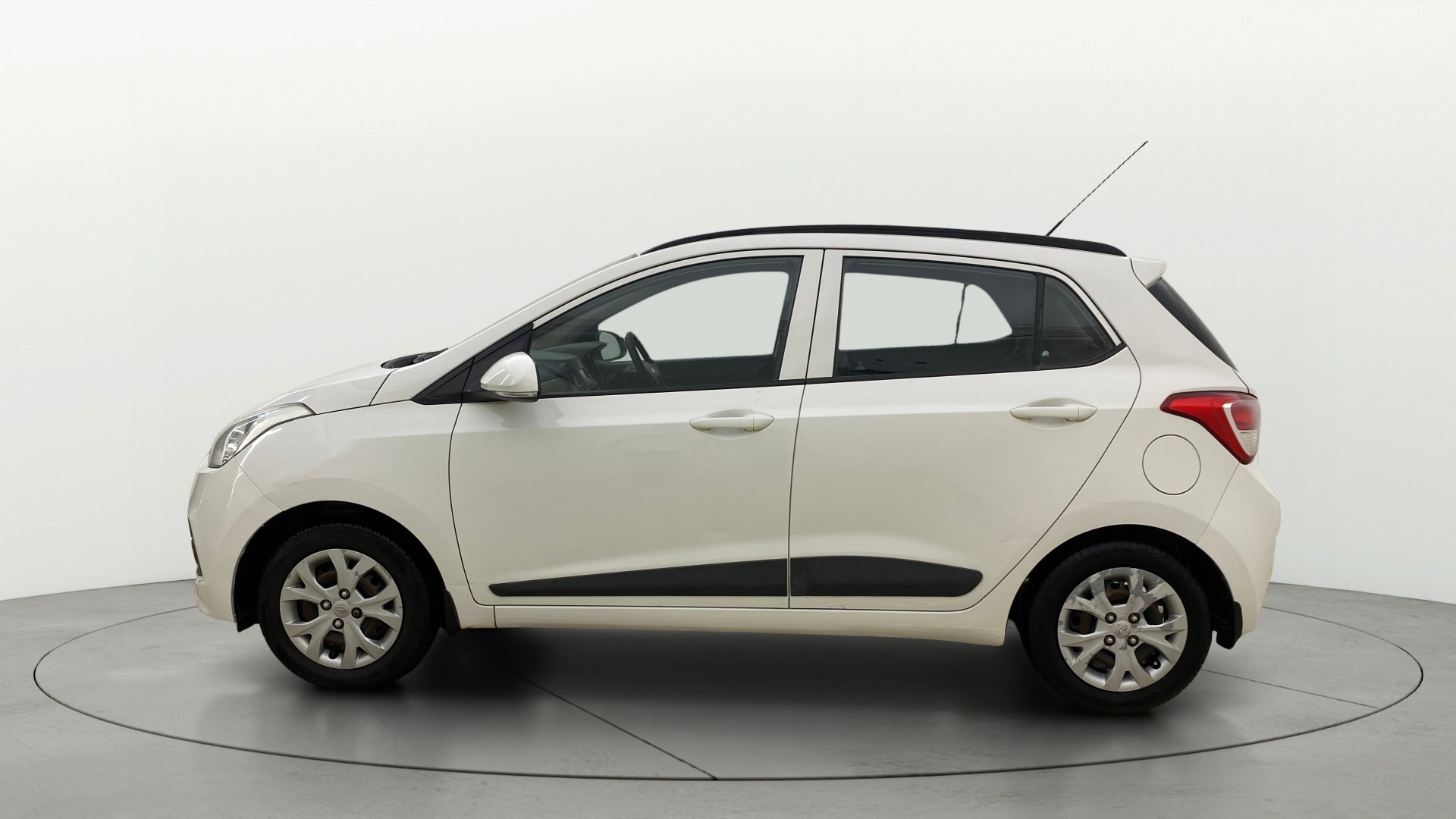 View 2016 Hyundai Grand i10 Sportz 1.2 Kappa Image 5 Used 2016 Hyundai Grand i10 Sportz 1.2 Kappa Image 5