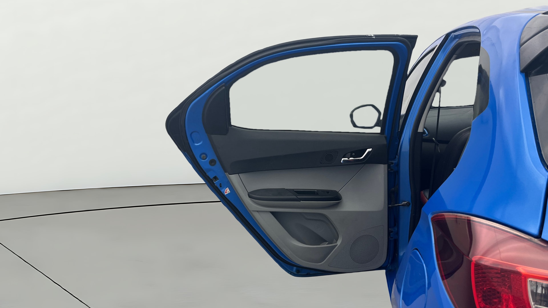 View 2020 Tata Tiago Revotorq XB Image 14 Used 2020 Tata Tiago Revotorq XB Image 14