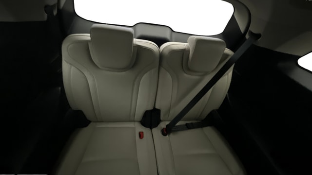 View Mahindra XUV700 Image 10 Used Mahindra XUV700 Image 10