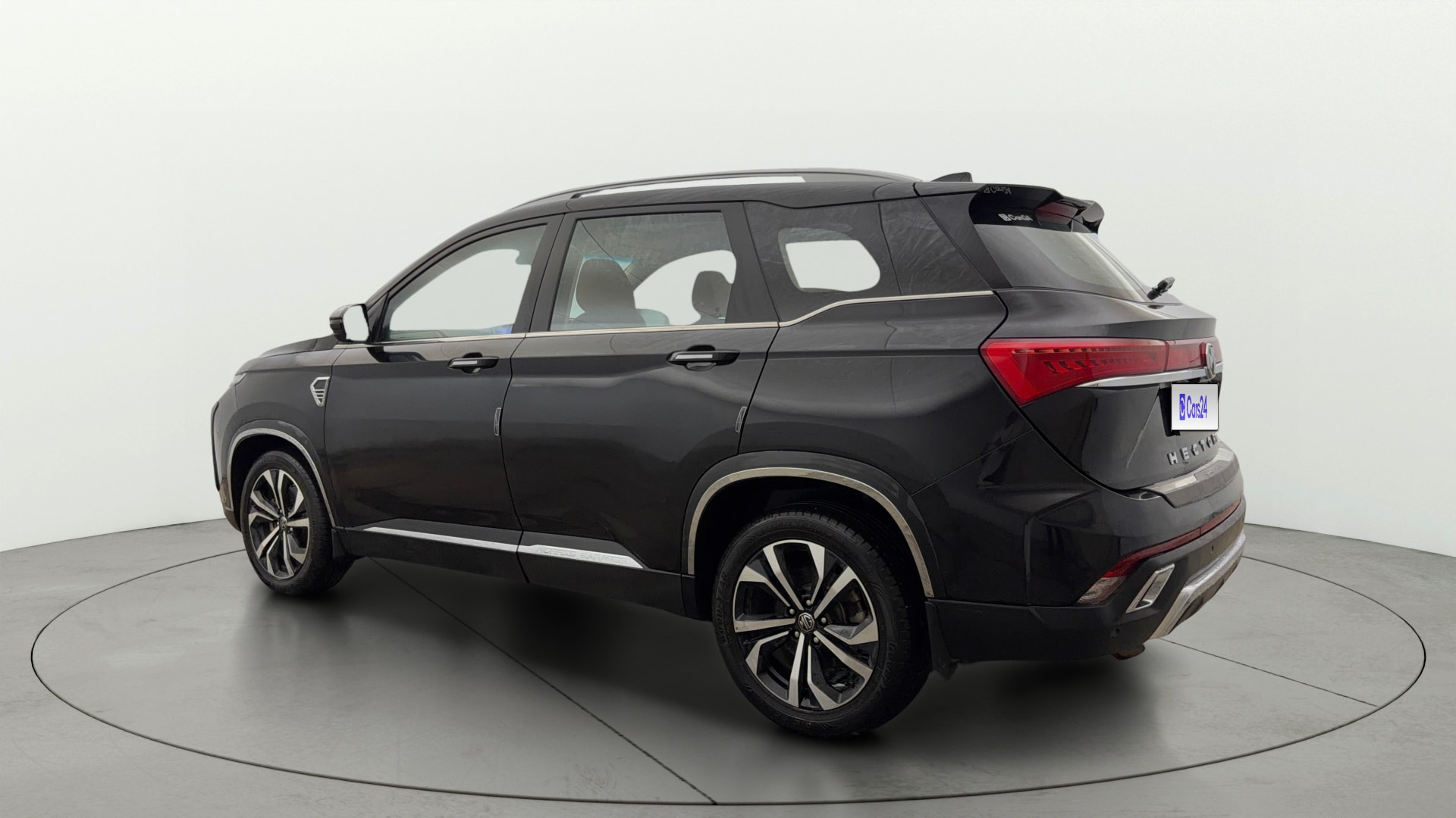 View 2024 MG Hector Plus Savvy Pro 7 Seater CVT Petrol Image 2 Used 2024 MG Hector Plus Savvy Pro 7 Seater CVT Petrol Image 2