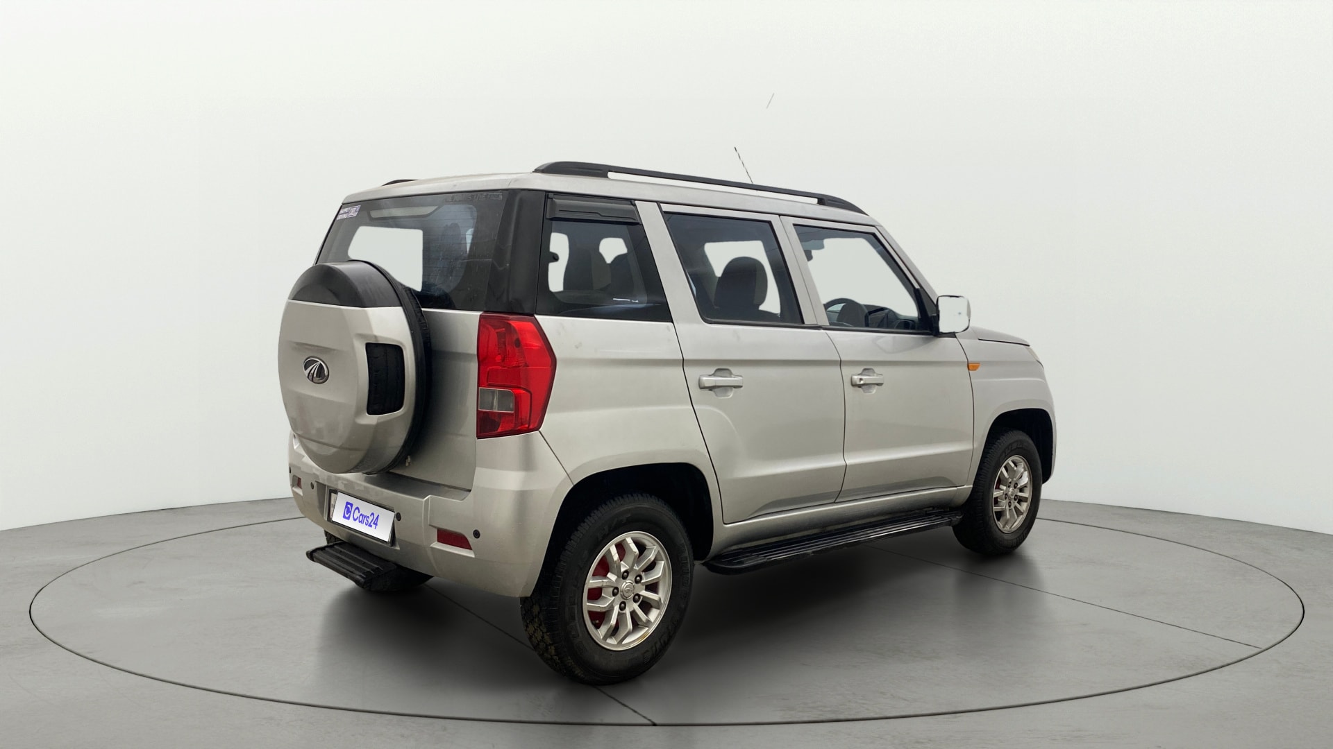 View 2018 Mahindra TUV300 T8 Image 42 Used 2018 Mahindra TUV300 T8 Image 42
