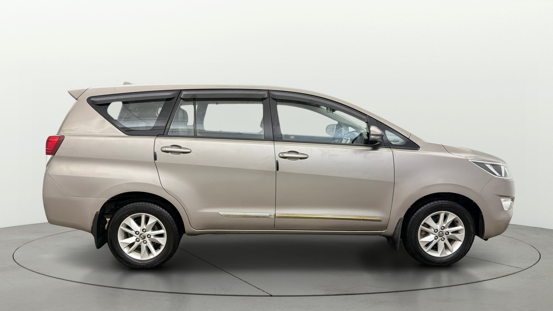 View 2019 Toyota Innova Crysta 2.4 G MT 7-Seater BS IV Image 8 Used 2019 Toyota Innova Crysta 2.4 G MT 7-Seater BS IV Image 8