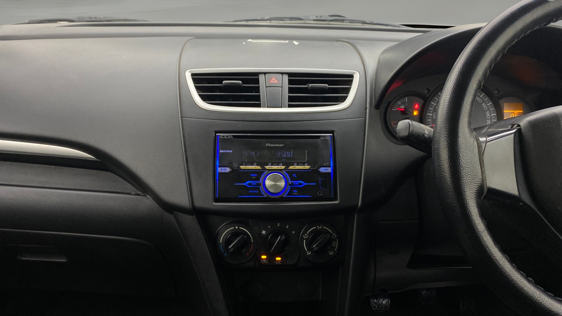 View 2017 Maruti Suzuki 1000 Base Variant Image 17 Used 2017 Maruti Suzuki 1000 Base Variant Image 17