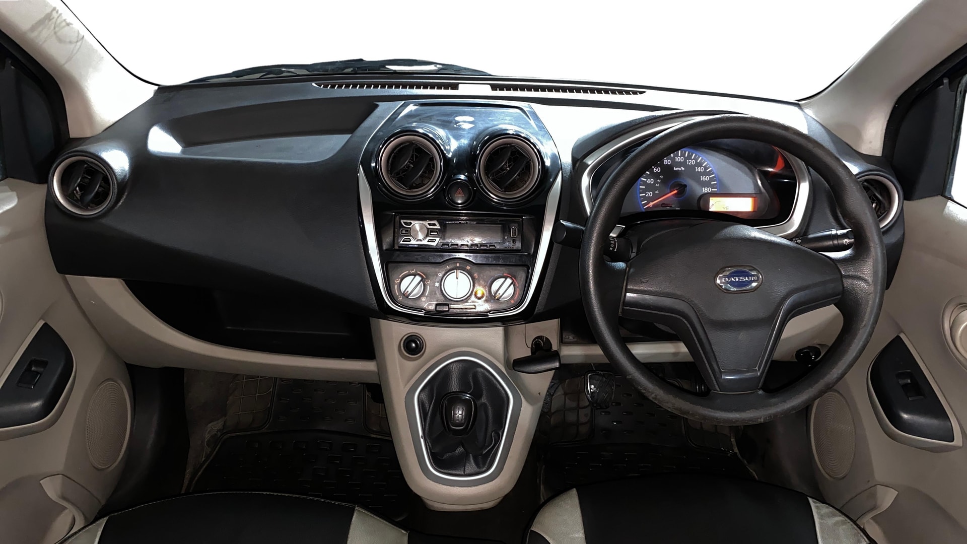 View 2016 Datsun Go T Image 15 Used 2016 Datsun Go T Image 15
