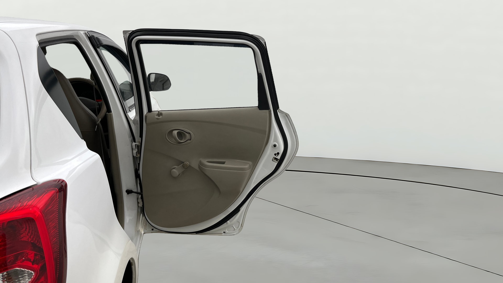 View 2015 Datsun Go T Image 7 Used 2015 Datsun Go T Image 7